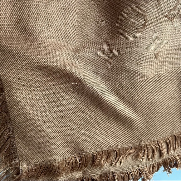 Louis Vuitton Silk Monogram Scarf 2017 (shawl, stole) - Picture 6 of 10